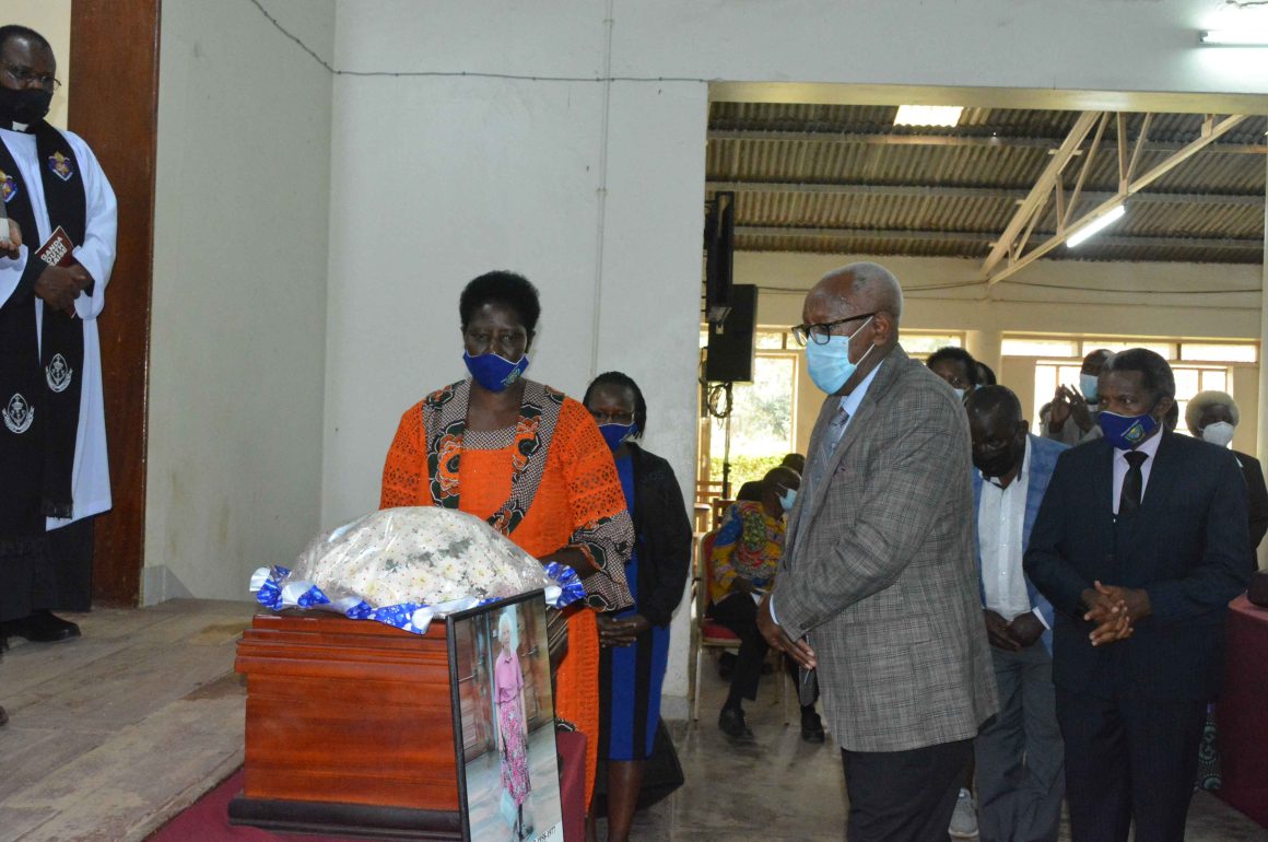 Bishop Stuart University Management lay a wreath on Doris's remains